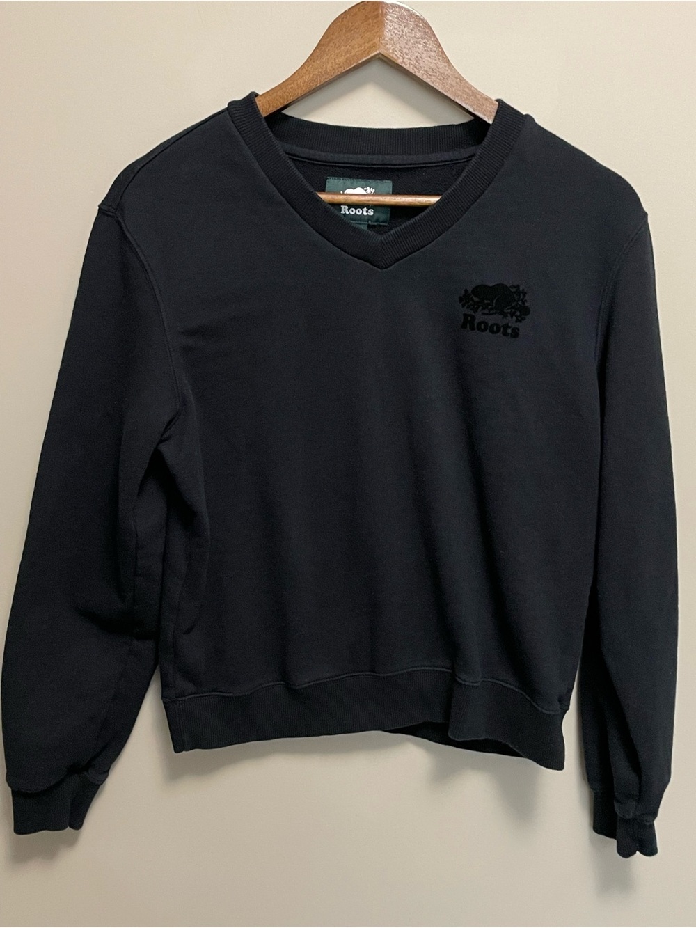 Roots Black V-Neck Sweatshirt Women’s XS